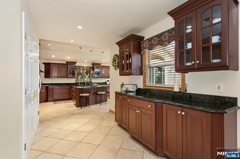 16 Barbara Way Wayne NJ 07470