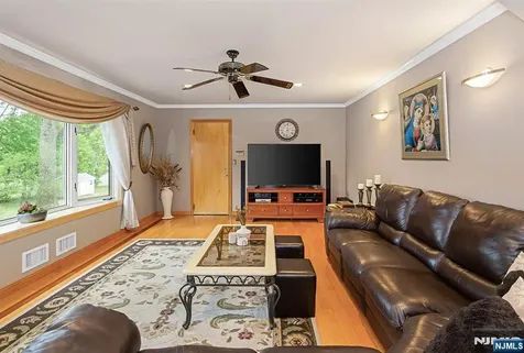 16 Barbara Way Wayne NJ 07470