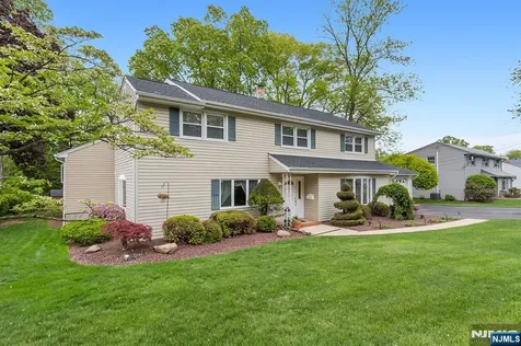 16 Barbara Way Wayne NJ 07470