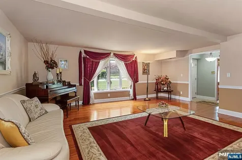 16 Barbara Way Wayne NJ 07470