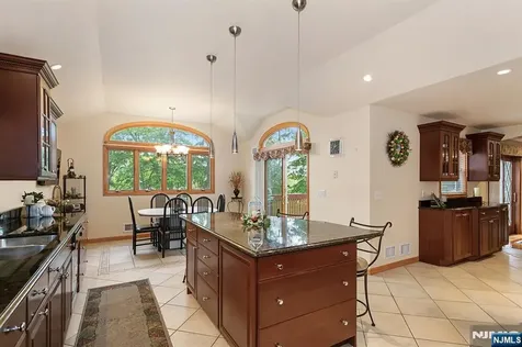 16 Barbara Way Wayne NJ 07470