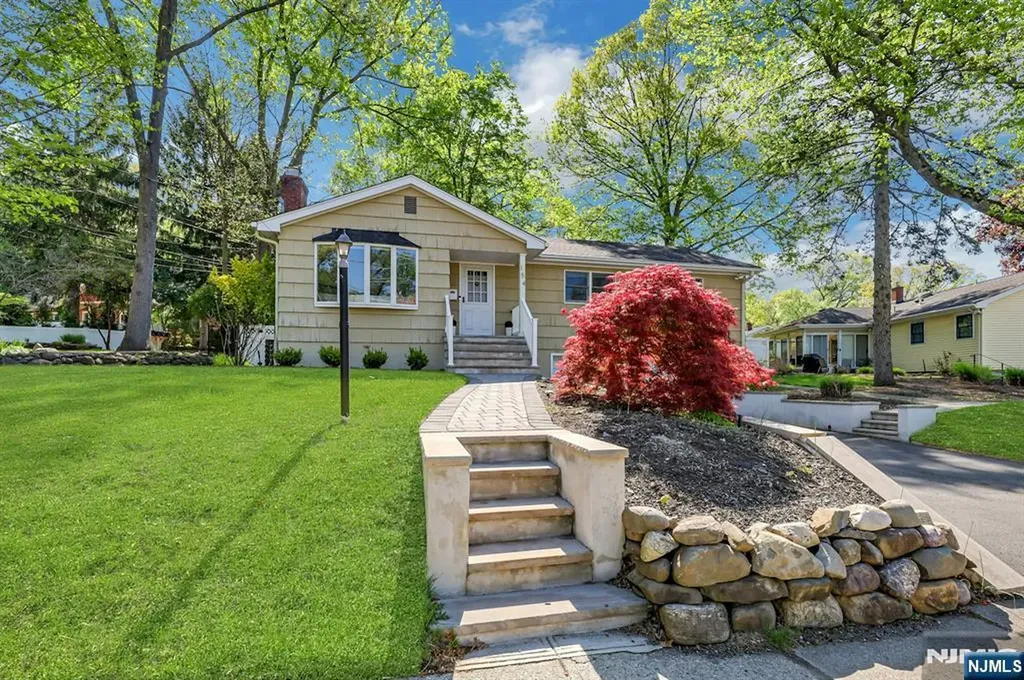 154 Spring Valley Road Park Ridge NJ 07656