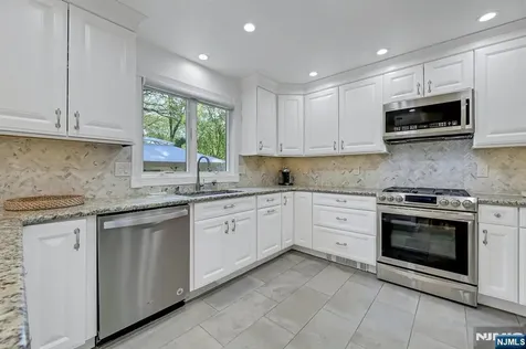 154 Spring Valley Road Park Ridge NJ 07656