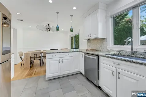 154 Spring Valley Road Park Ridge NJ 07656