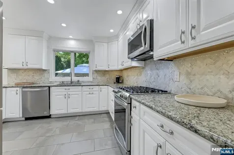 154 Spring Valley Road Park Ridge NJ 07656