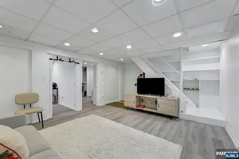 154 Spring Valley Road Park Ridge NJ 07656