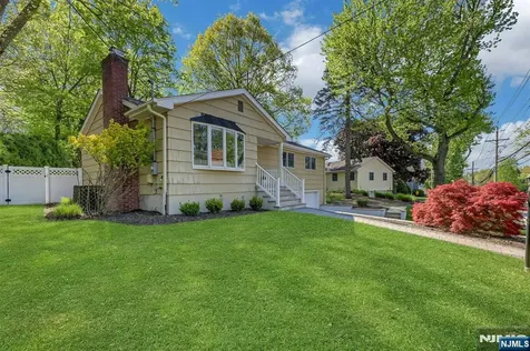 154 Spring Valley Road Park Ridge NJ 07656