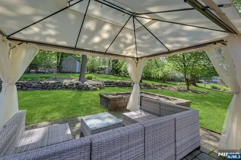 154 Spring Valley Road Park Ridge NJ 07656