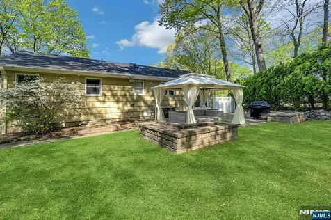 154 Spring Valley Road Park Ridge NJ 07656
