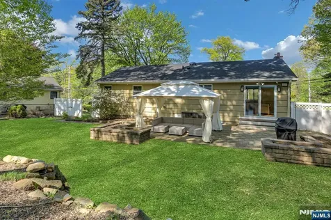 154 Spring Valley Road Park Ridge NJ 07656