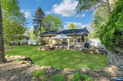 154 Spring Valley Road Park Ridge NJ 07656