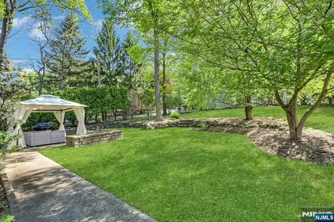 154 Spring Valley Road Park Ridge NJ 07656