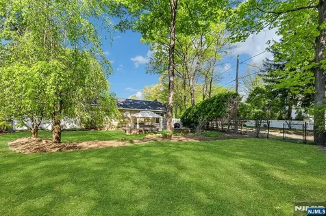 154 Spring Valley Road Park Ridge NJ 07656