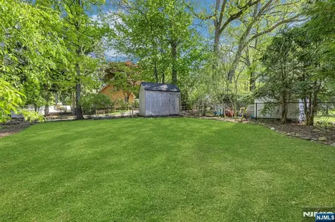 154 Spring Valley Road Park Ridge NJ 07656