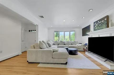 154 Spring Valley Road Park Ridge NJ 07656