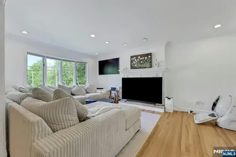 154 Spring Valley Road Park Ridge NJ 07656