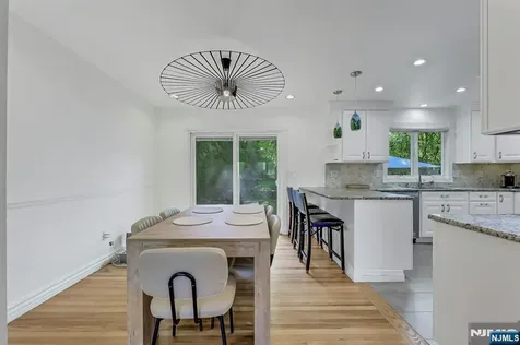 154 Spring Valley Road Park Ridge NJ 07656