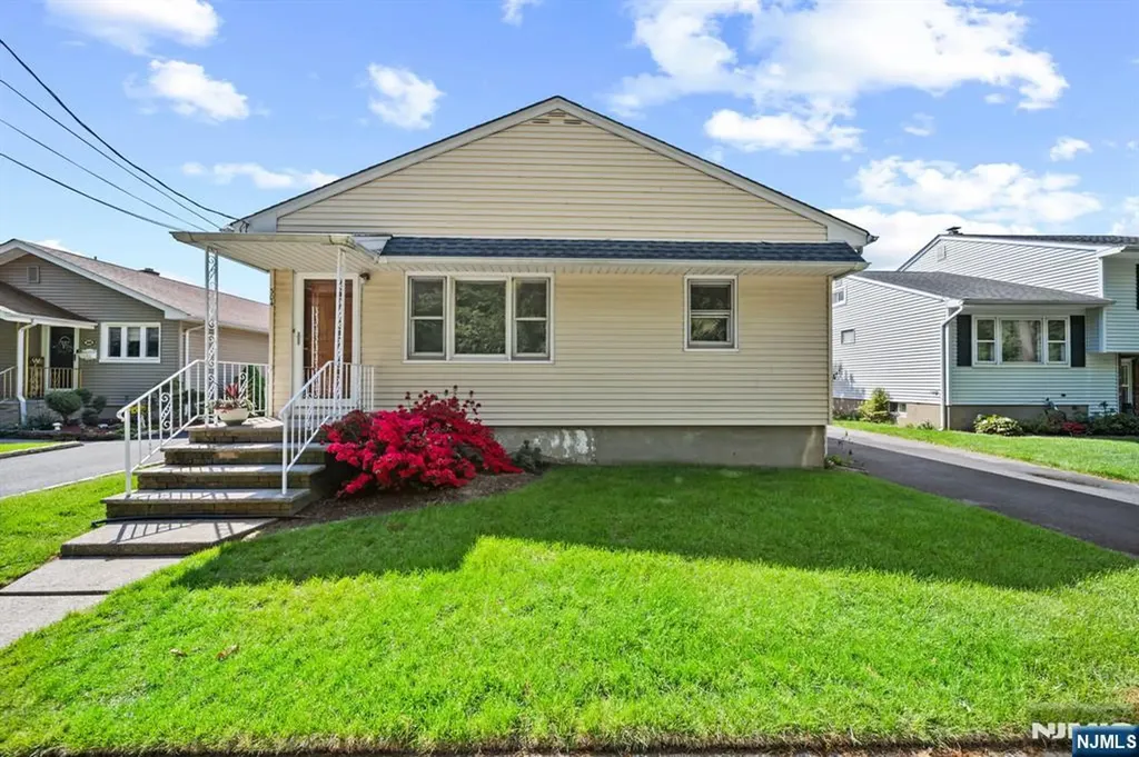 304 Gilbert Avenue Elmwood Park NJ 07407