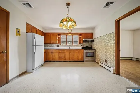 304 Gilbert Avenue Elmwood Park NJ 07407