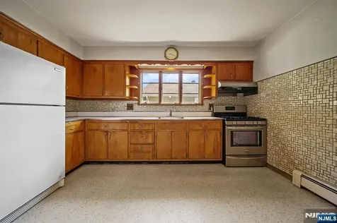 304 Gilbert Avenue Elmwood Park NJ 07407