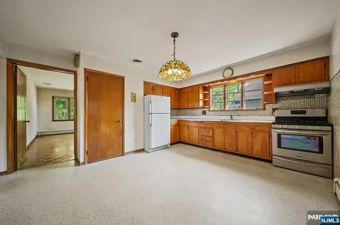 304 Gilbert Avenue Elmwood Park NJ 07407