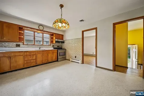 304 Gilbert Avenue Elmwood Park NJ 07407