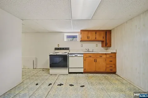 304 Gilbert Avenue Elmwood Park NJ 07407