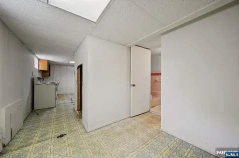 304 Gilbert Avenue Elmwood Park NJ 07407