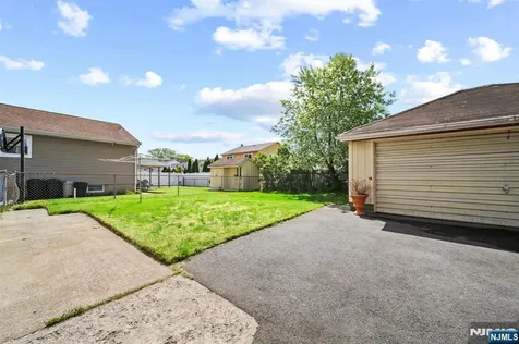 304 Gilbert Avenue Elmwood Park NJ 07407
