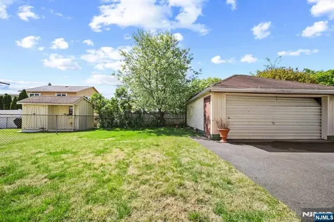 304 Gilbert Avenue Elmwood Park NJ 07407