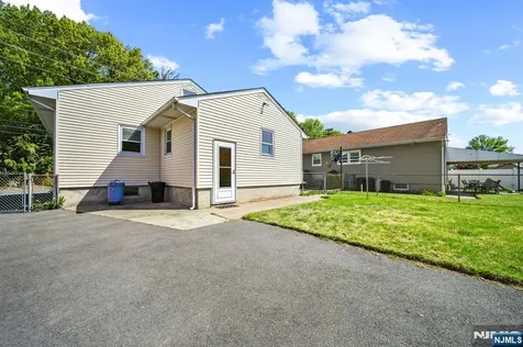 304 Gilbert Avenue Elmwood Park NJ 07407