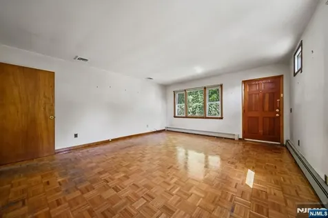 304 Gilbert Avenue Elmwood Park NJ 07407