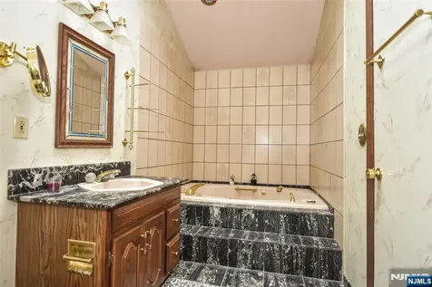 72 Brookside Drive Upper Saddle River NJ 07458