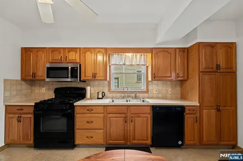 152 High Street Nutley NJ 07110