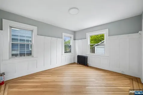 45 Leslie Street East Orange NJ 07017