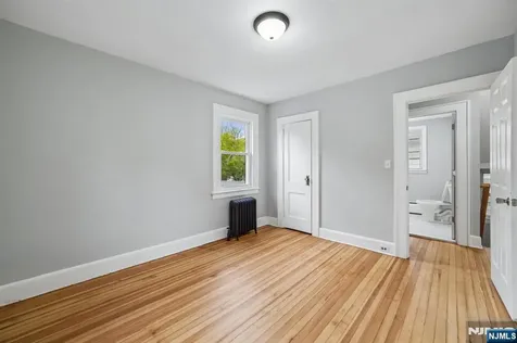 45 Leslie Street East Orange NJ 07017