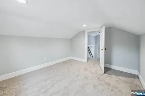 45 Leslie Street East Orange NJ 07017