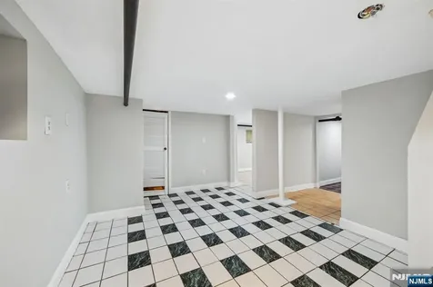 45 Leslie Street East Orange NJ 07017