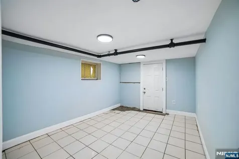 45 Leslie Street East Orange NJ 07017