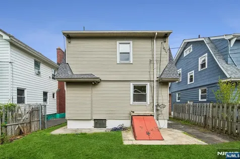 45 Leslie Street East Orange NJ 07017