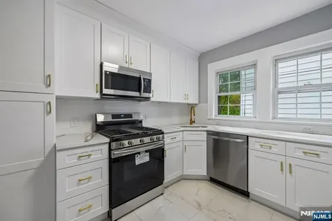45 Leslie Street East Orange NJ 07017