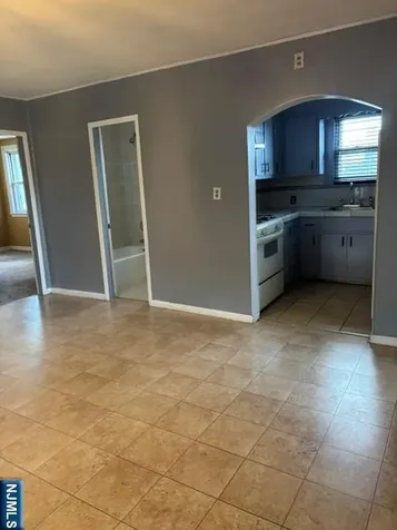 285 Westminster Place Lodi NJ 07644
