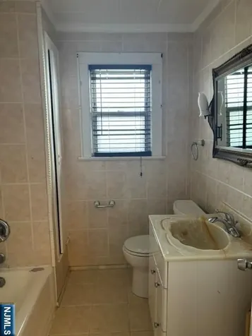285 Westminster Place Lodi NJ 07644