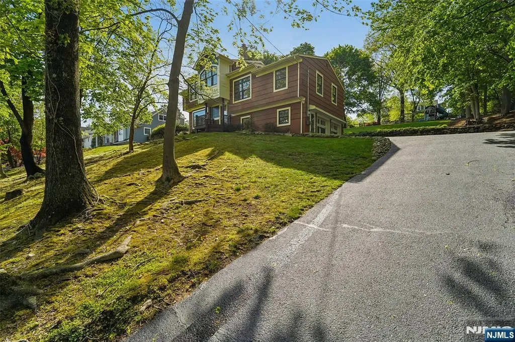 95 Knollton Road Allendale NJ 07401