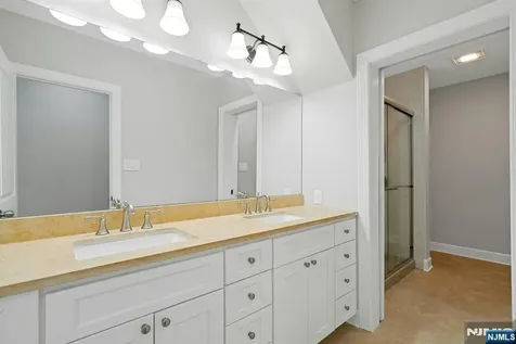 109 Blauvelt Avenue Ho-ho-kus NJ 07423