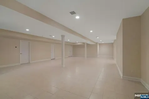 109 Blauvelt Avenue Ho-ho-kus NJ 07423