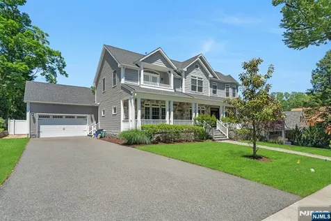109 Blauvelt Avenue Ho-ho-kus NJ 07423