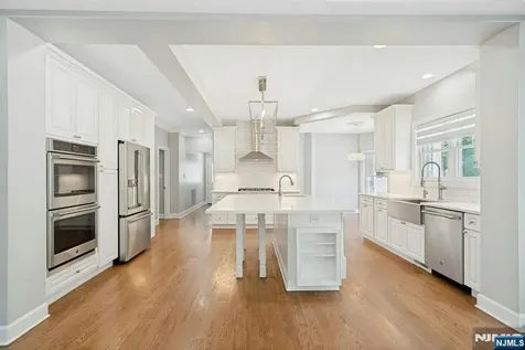 109 Blauvelt Avenue Ho-ho-kus NJ 07423