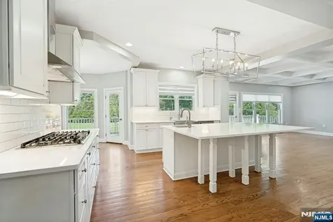 109 Blauvelt Avenue Ho-ho-kus NJ 07423