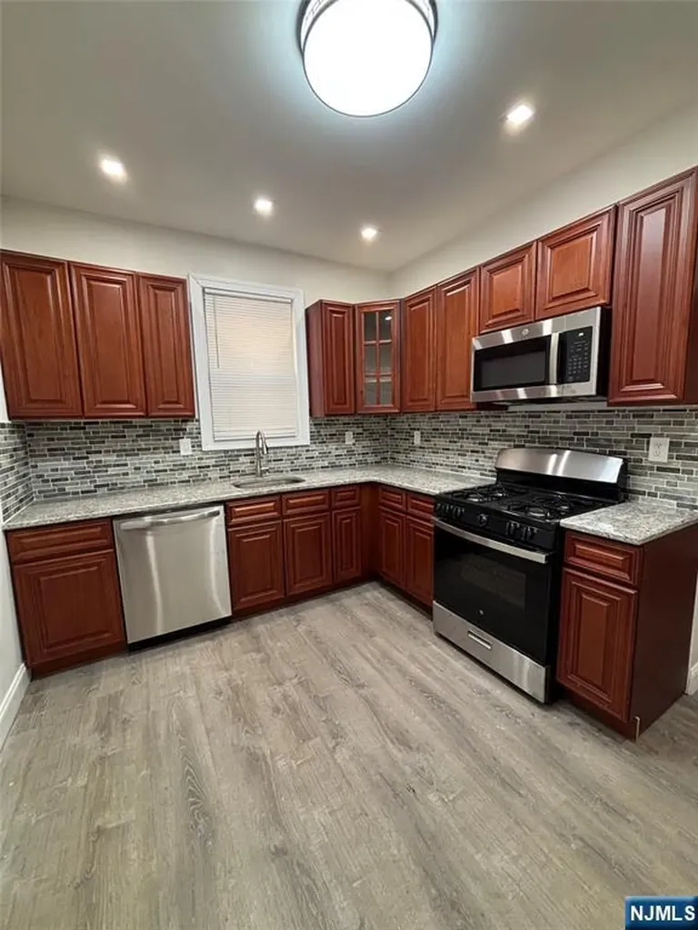 811 13th Street Newark NJ 07108
